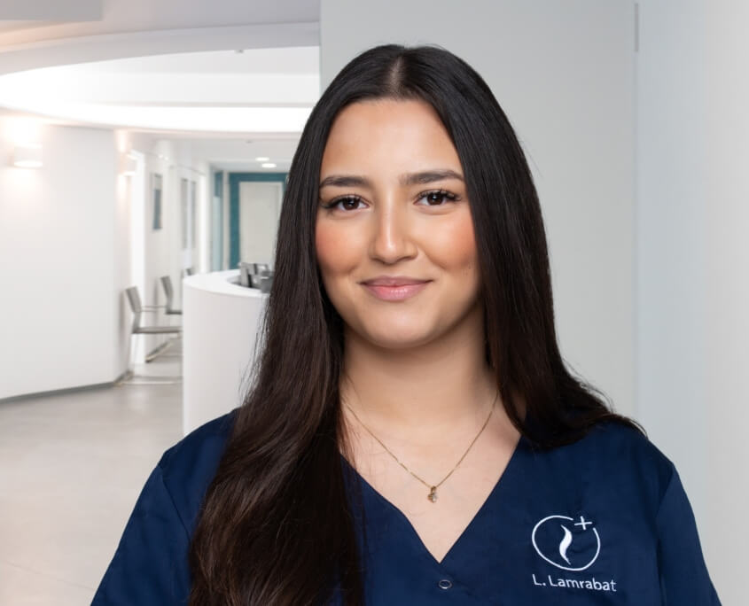 Frau L. Lamrabat, Sekretärin des MainMed MVZ Frankfurt